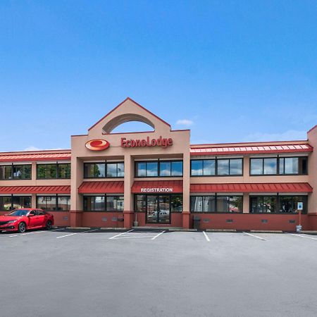 Econo Lodge Boston-Malden Bagian luar foto