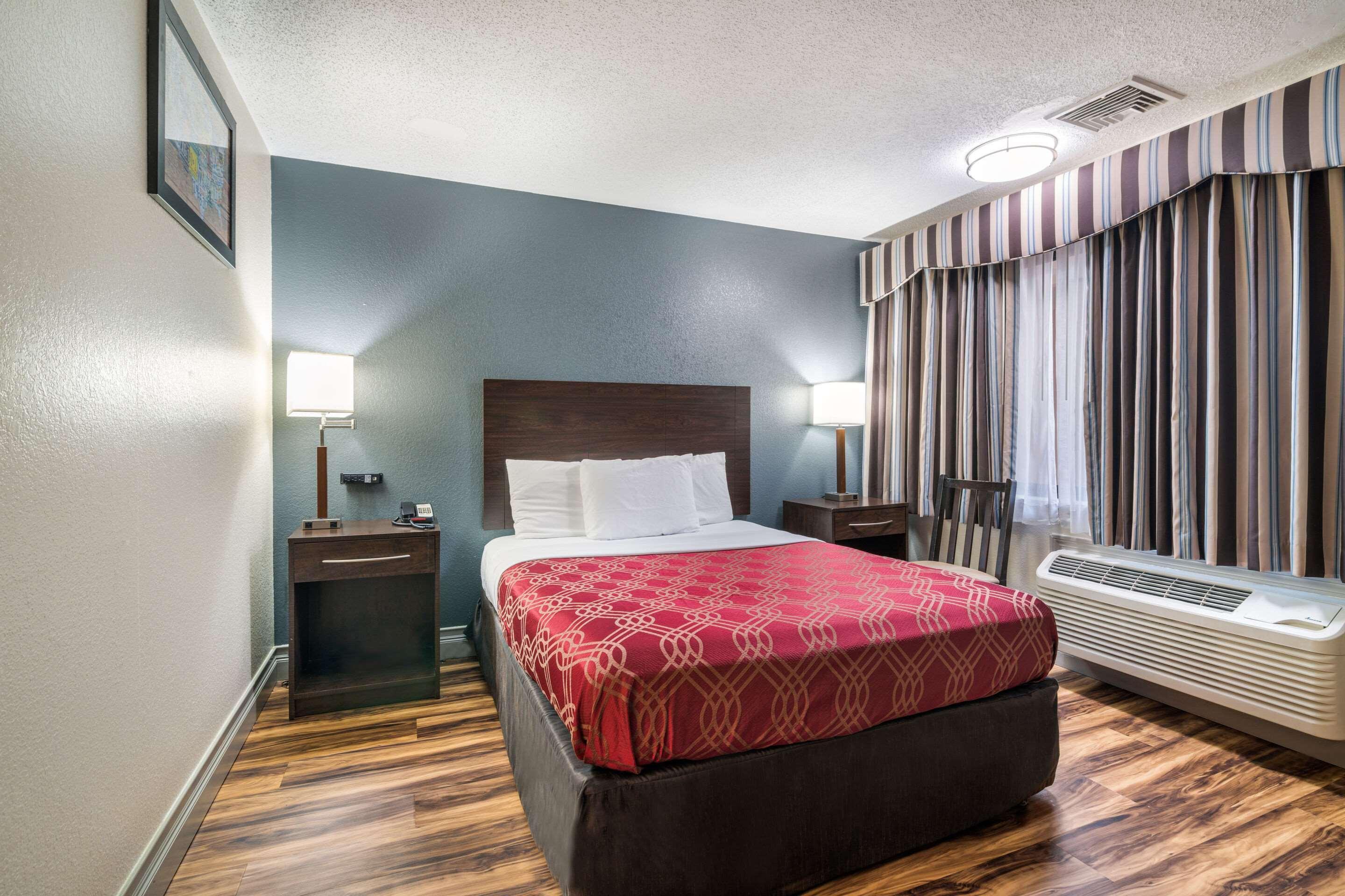 Econo Lodge Boston-Malden Bagian luar foto