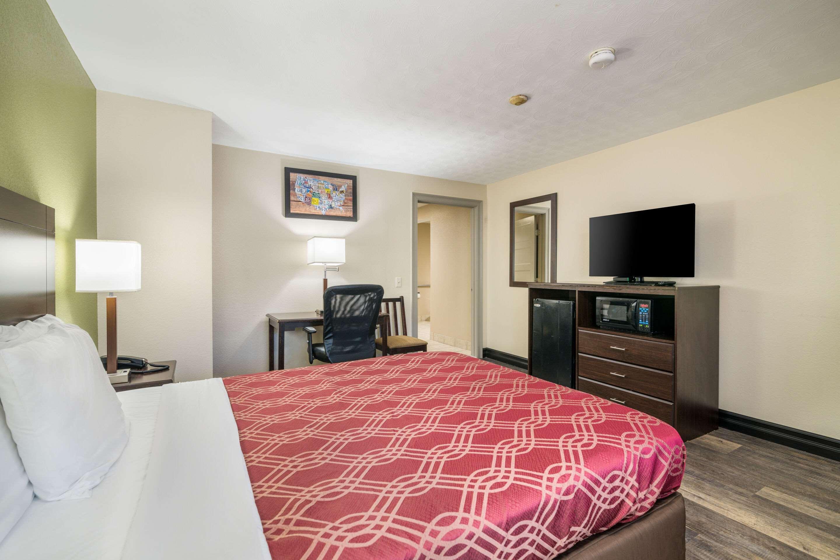 Econo Lodge Boston-Malden Bagian luar foto