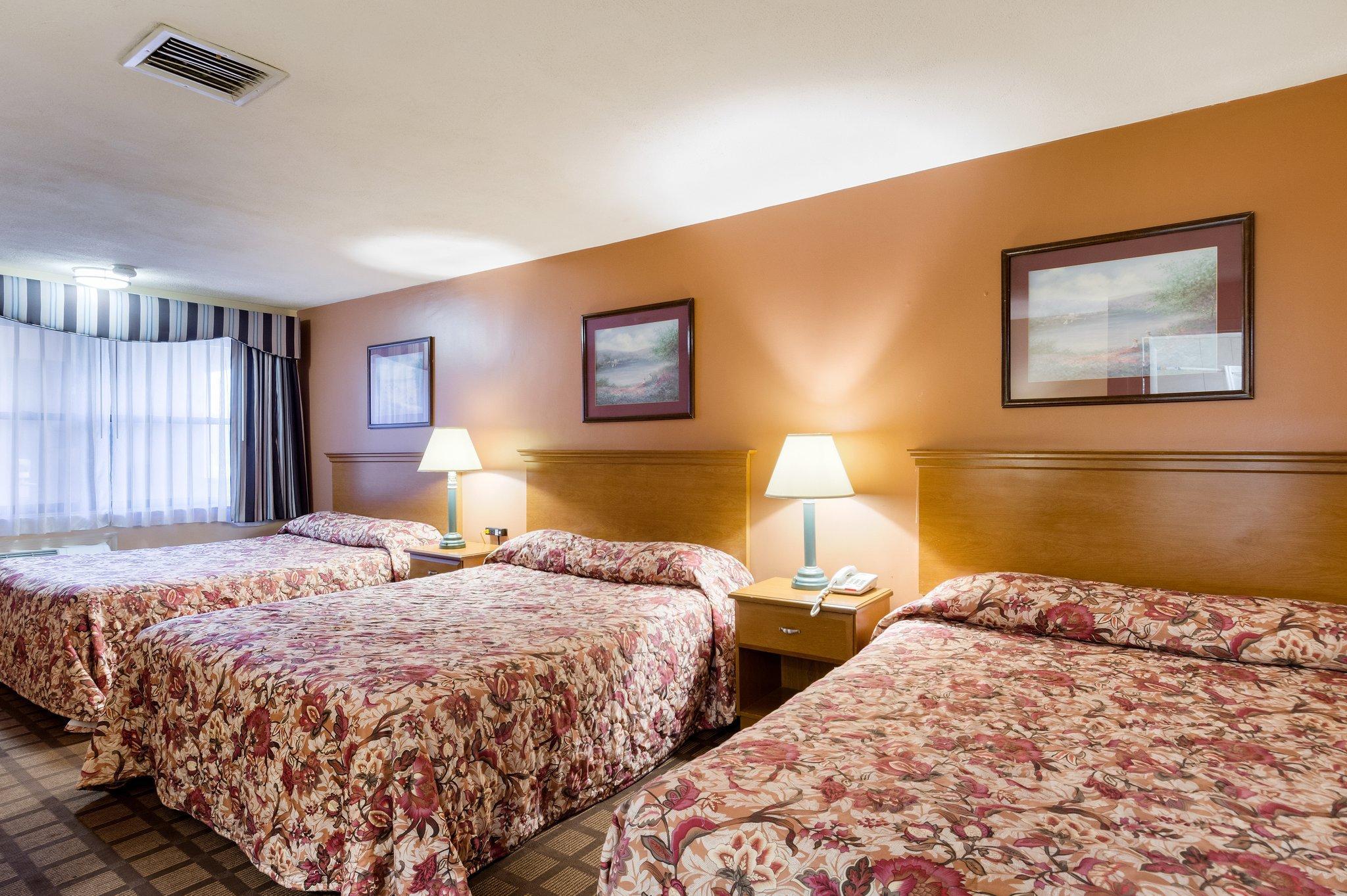 Econo Lodge Boston-Malden Bagian luar foto