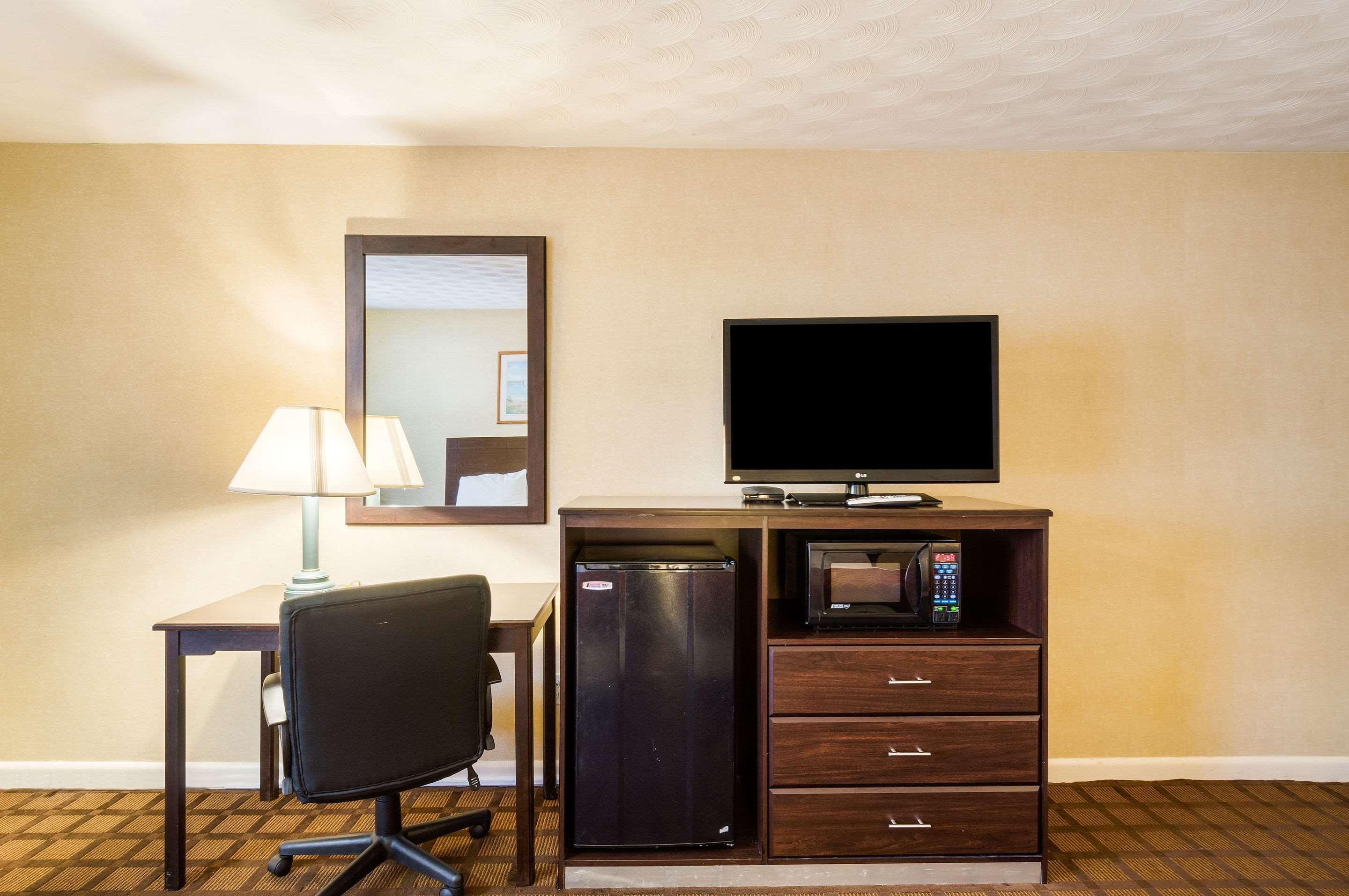 Econo Lodge Boston-Malden Bagian luar foto