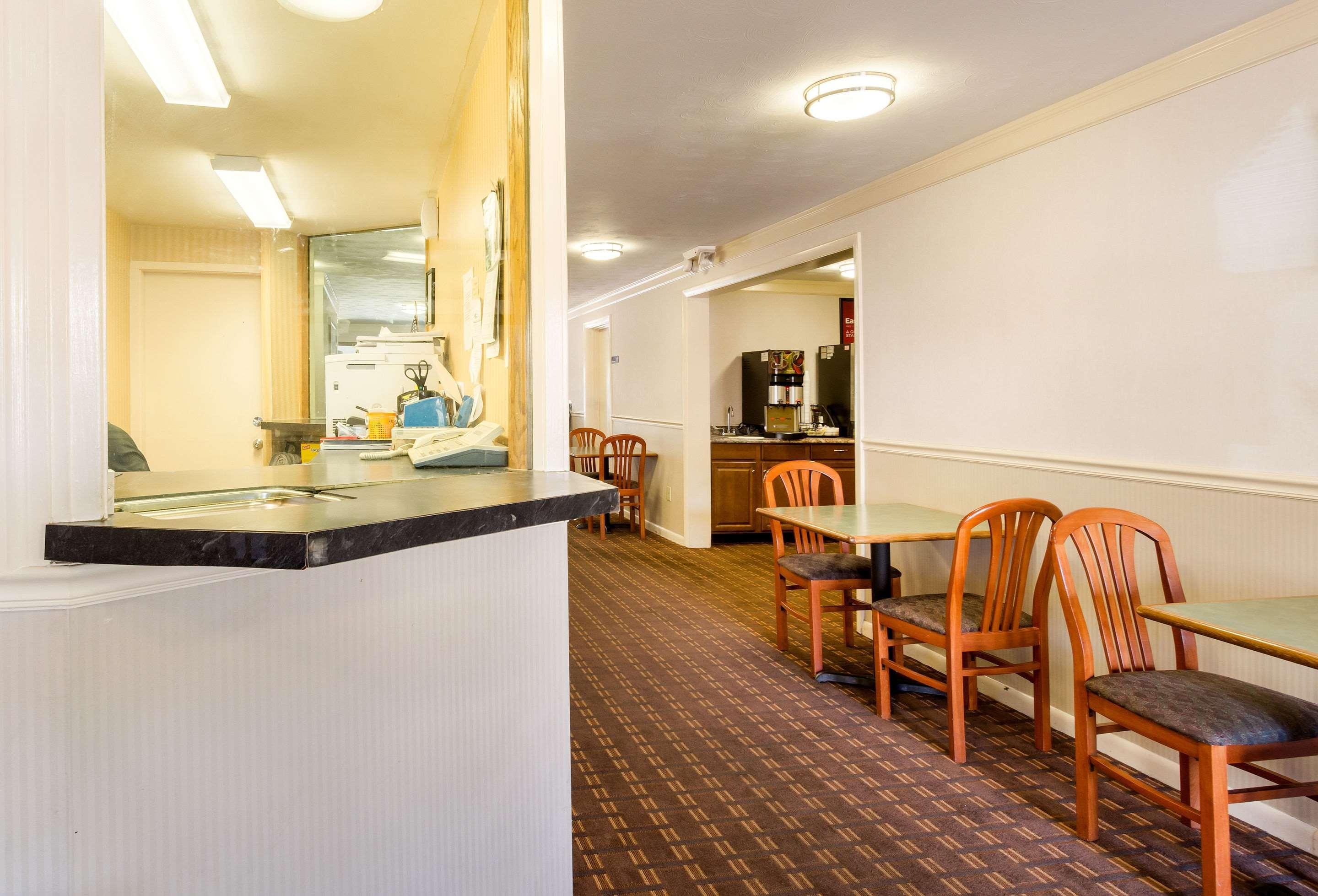 Econo Lodge Boston-Malden Bagian luar foto