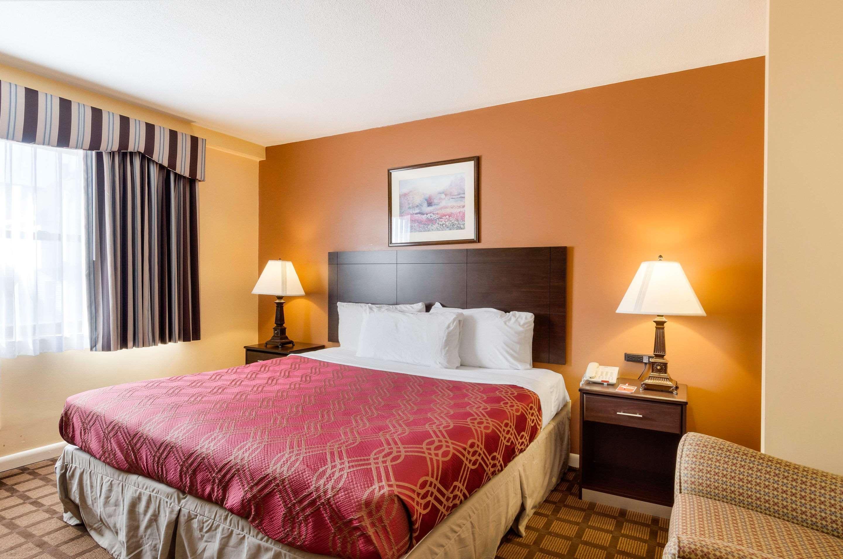 Econo Lodge Boston-Malden Bagian luar foto