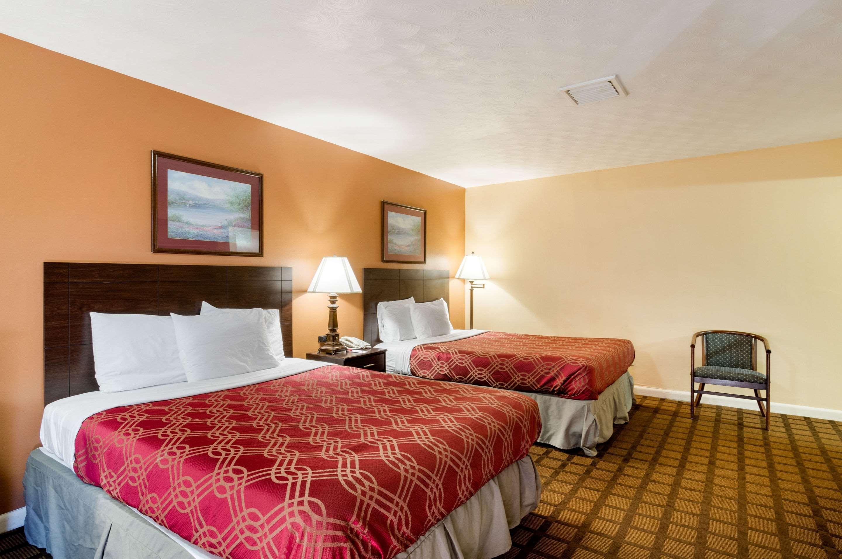 Econo Lodge Boston-Malden Bagian luar foto