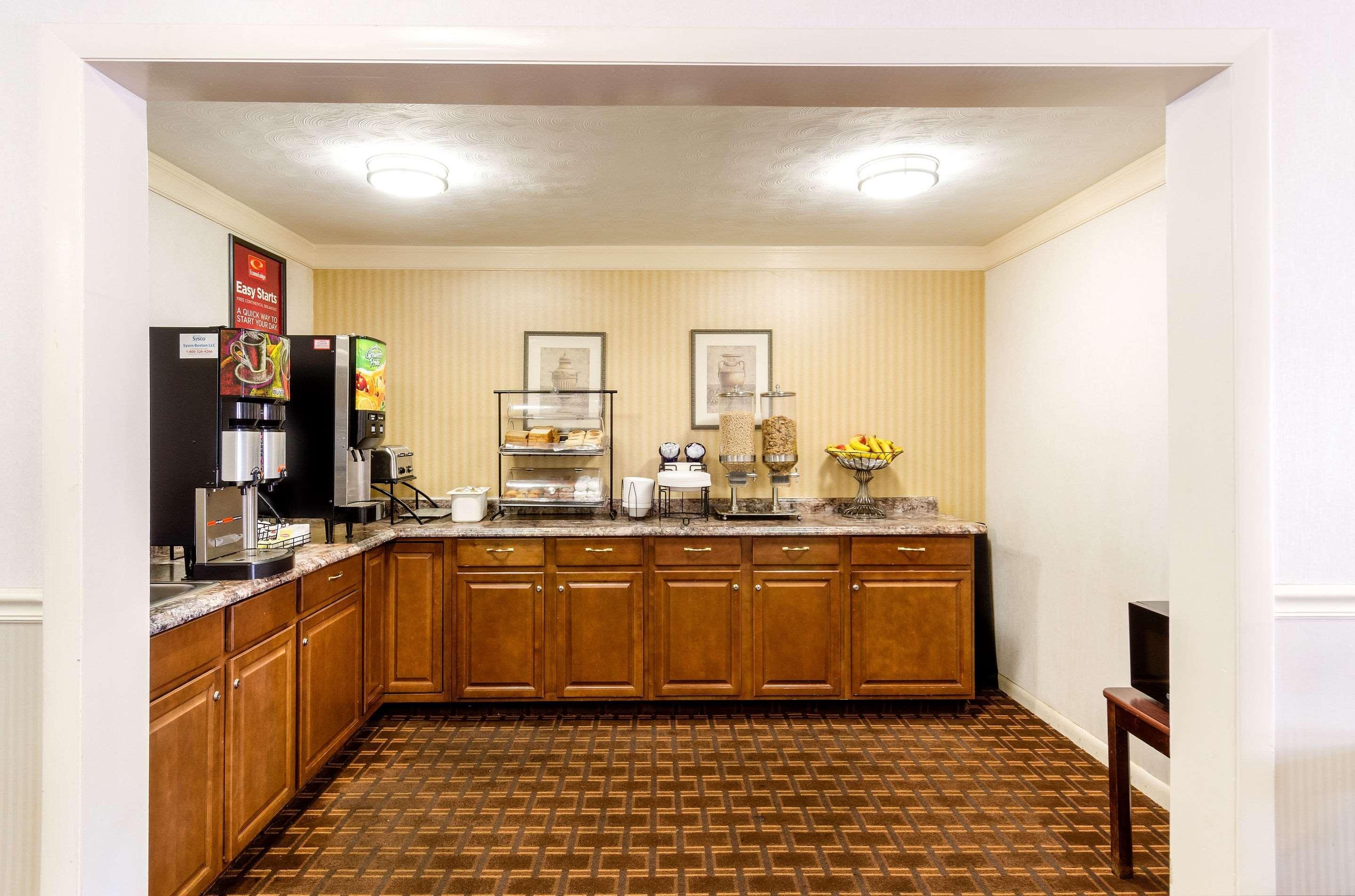 Econo Lodge Boston-Malden Bagian luar foto
