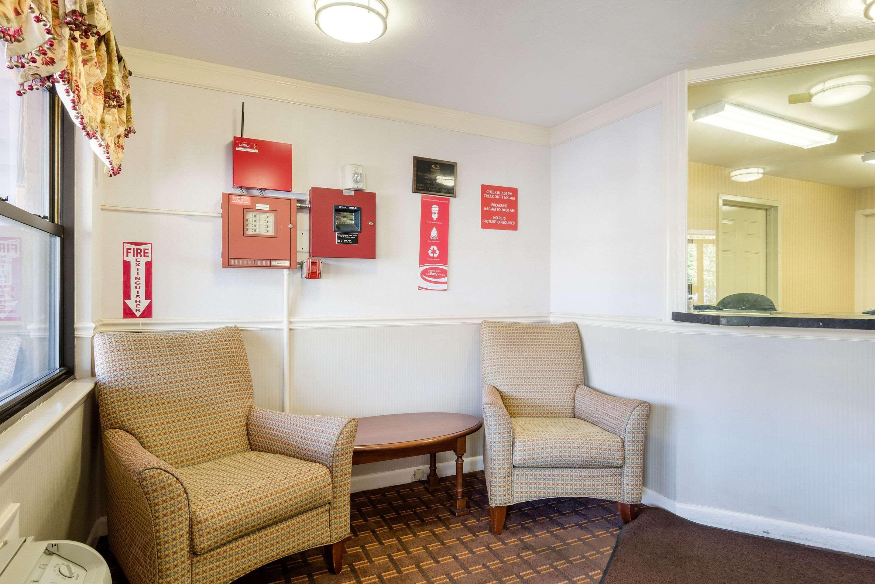 Econo Lodge Boston-Malden Bagian luar foto