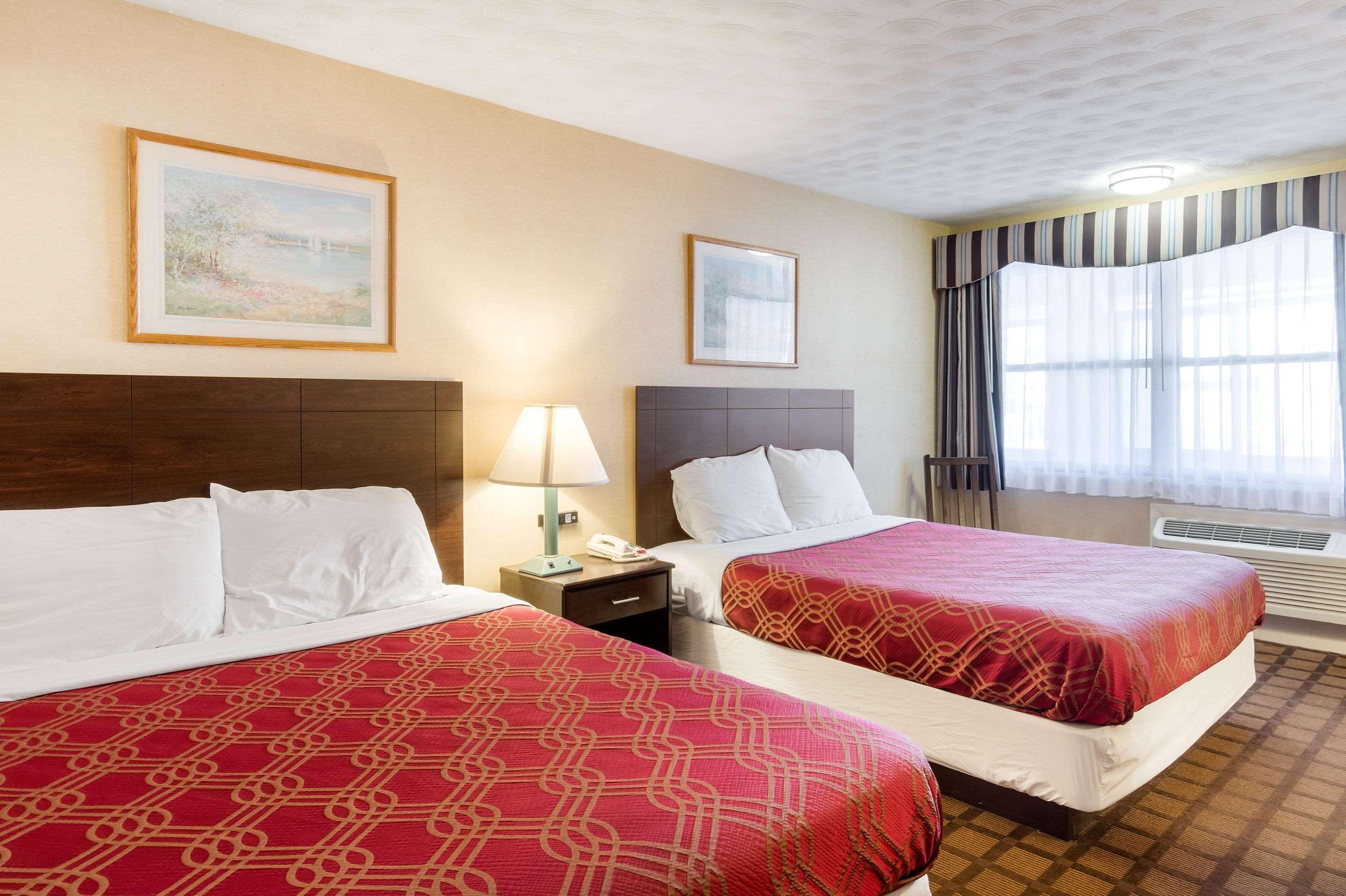 Econo Lodge Boston-Malden Bagian luar foto