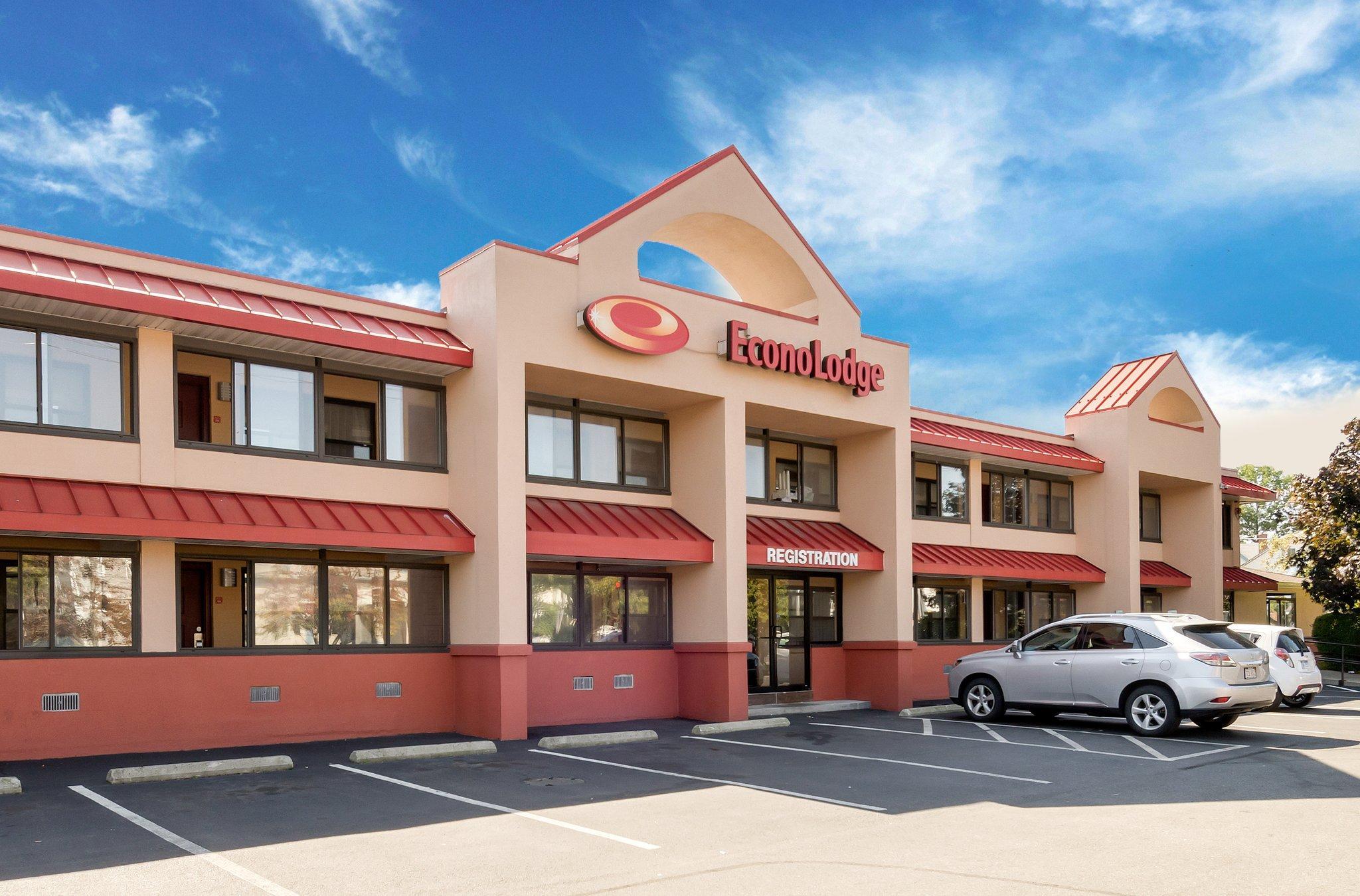 Econo Lodge Boston-Malden Bagian luar foto