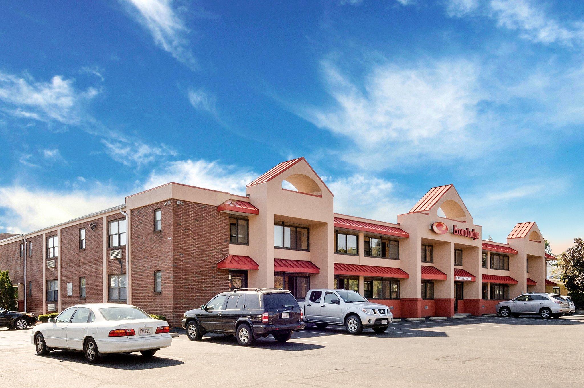 Econo Lodge Boston-Malden Bagian luar foto