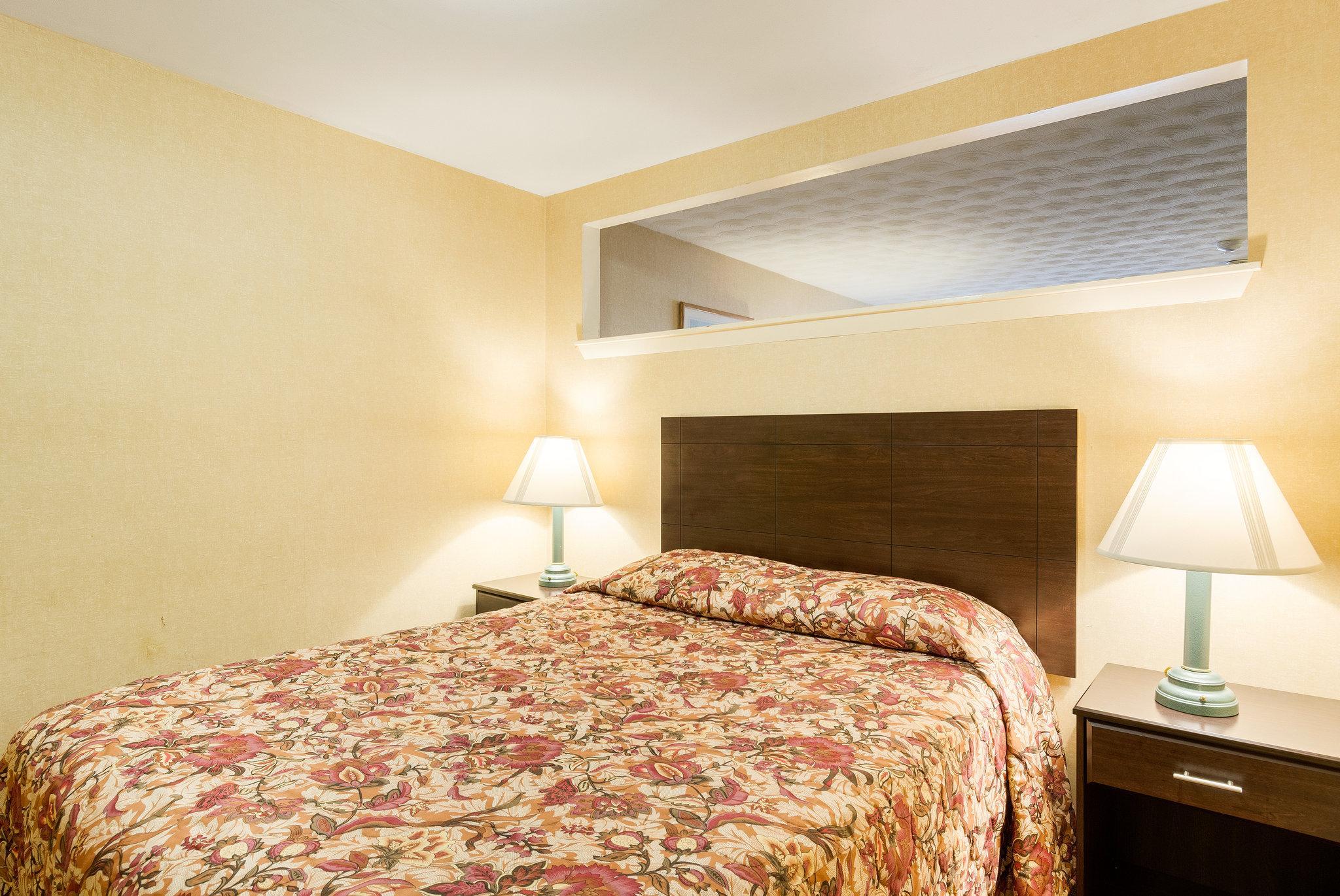 Econo Lodge Boston-Malden Bagian luar foto