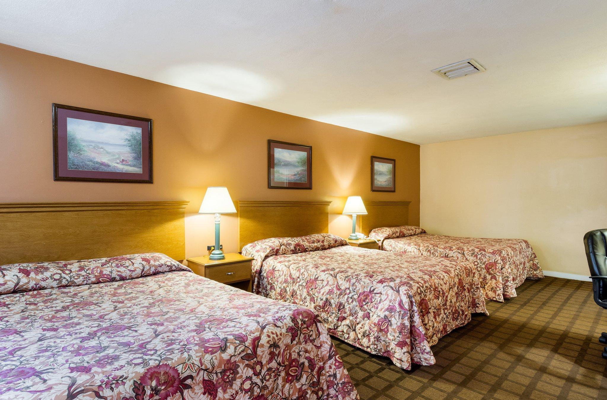 Econo Lodge Boston-Malden Bagian luar foto
