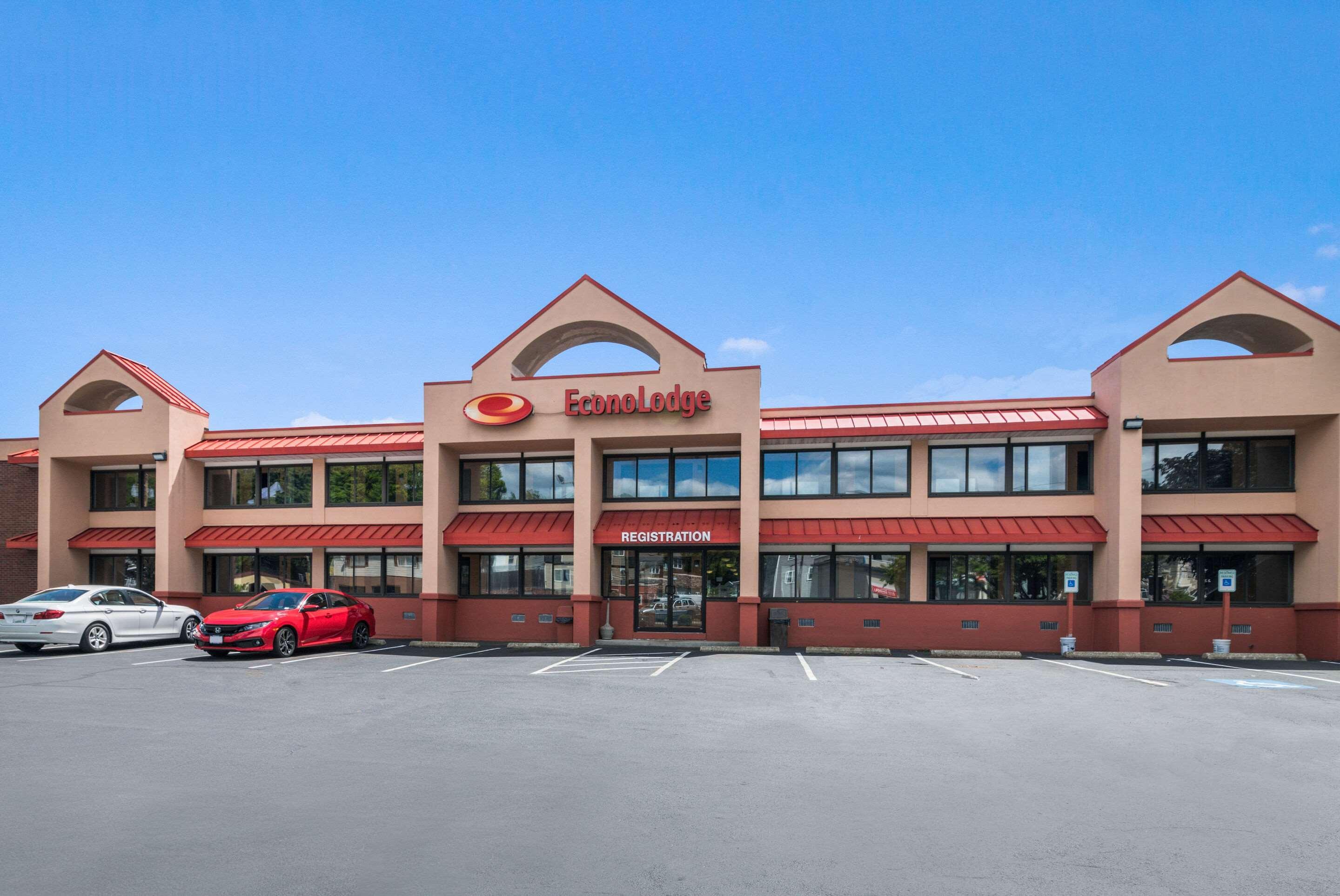 Econo Lodge Boston-Malden Bagian luar foto