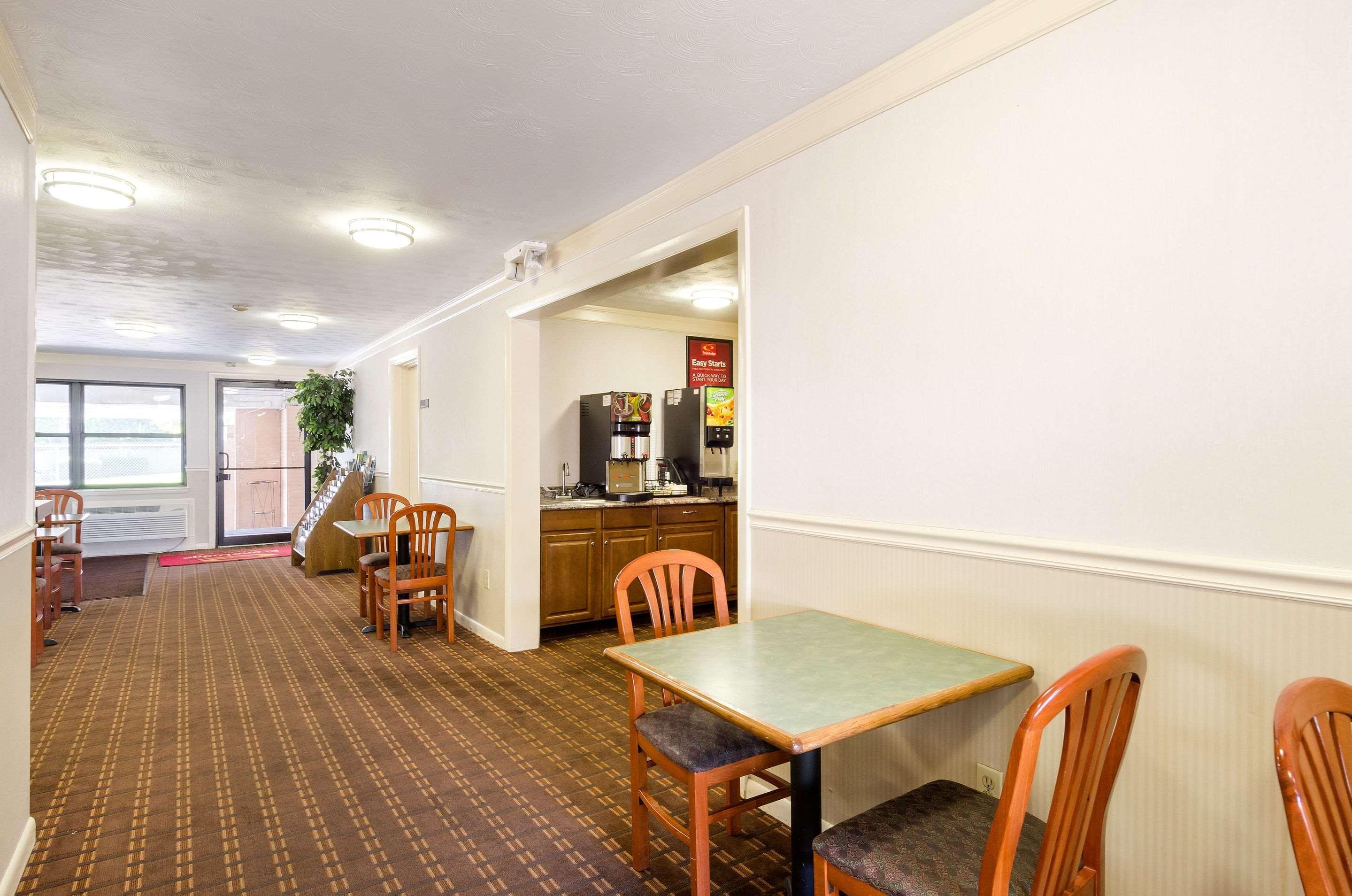 Econo Lodge Boston-Malden Bagian luar foto