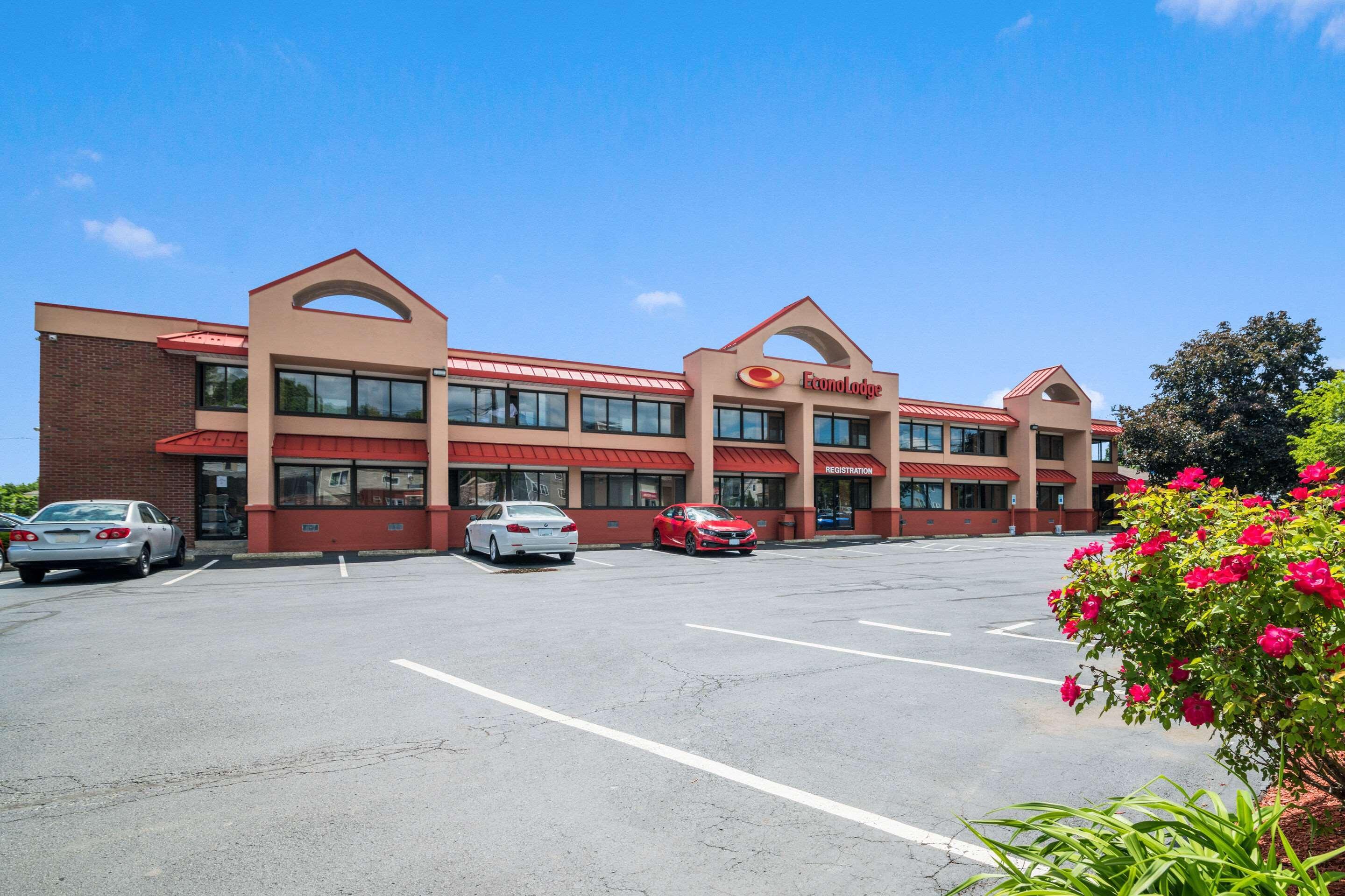 Econo Lodge Boston-Malden Bagian luar foto