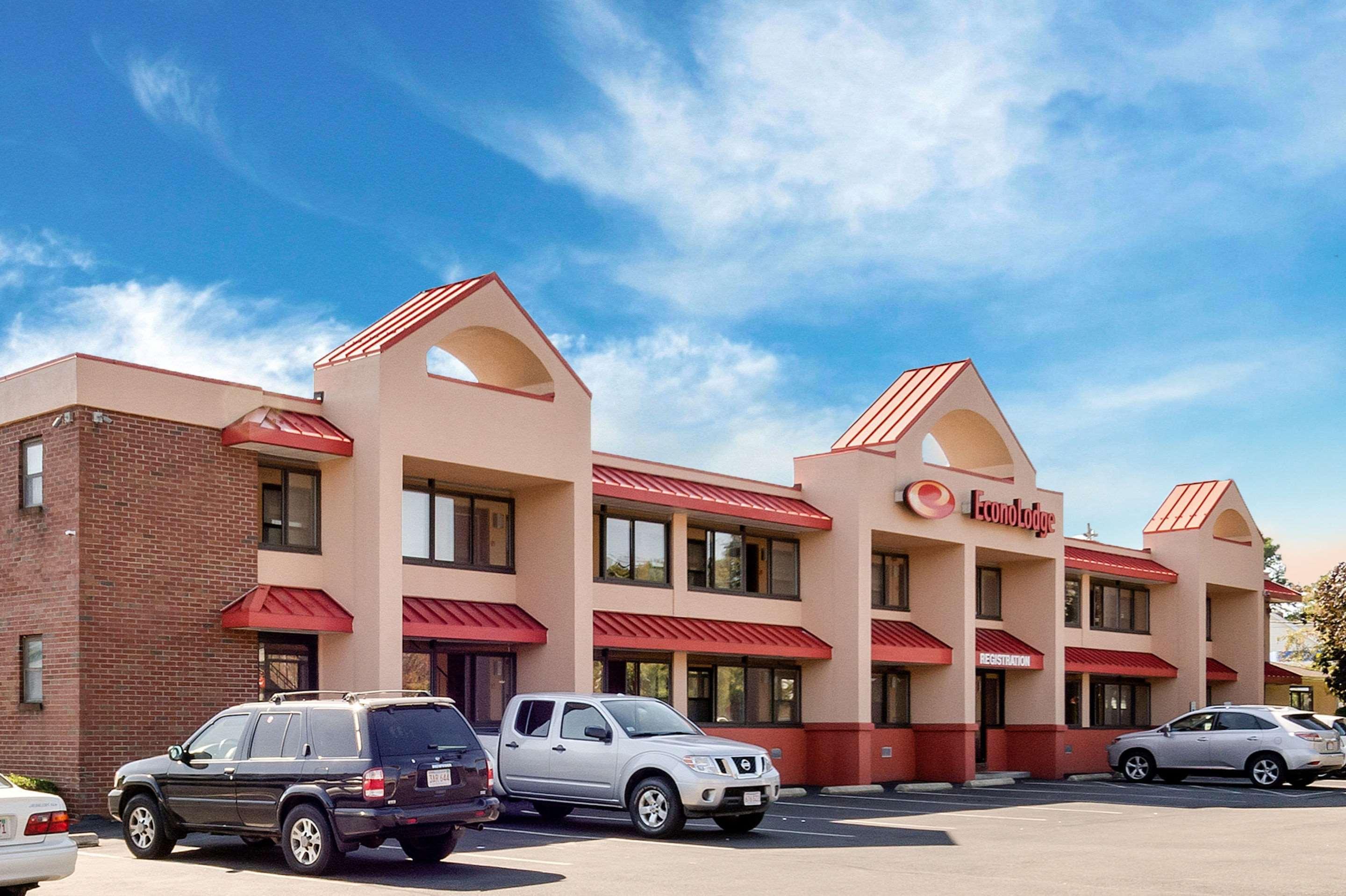 Econo Lodge Boston-Malden Bagian luar foto