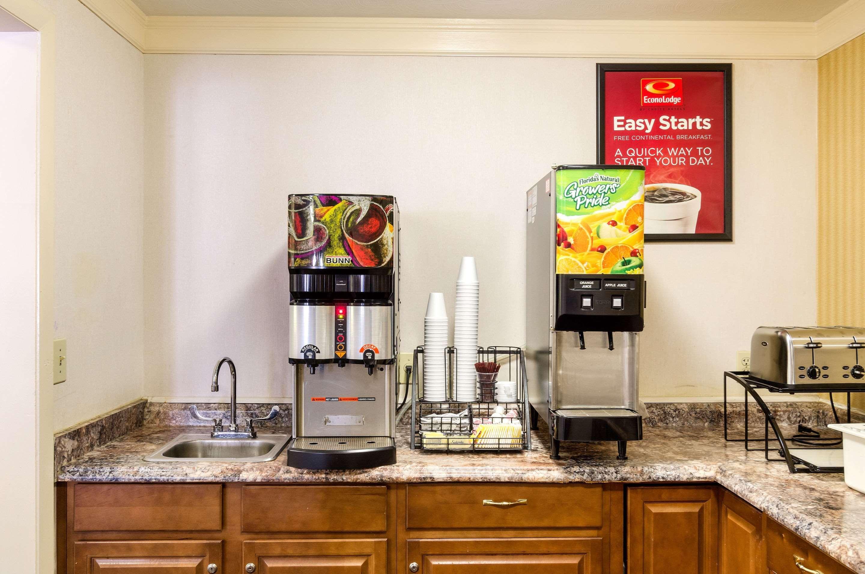 Econo Lodge Boston-Malden Bagian luar foto