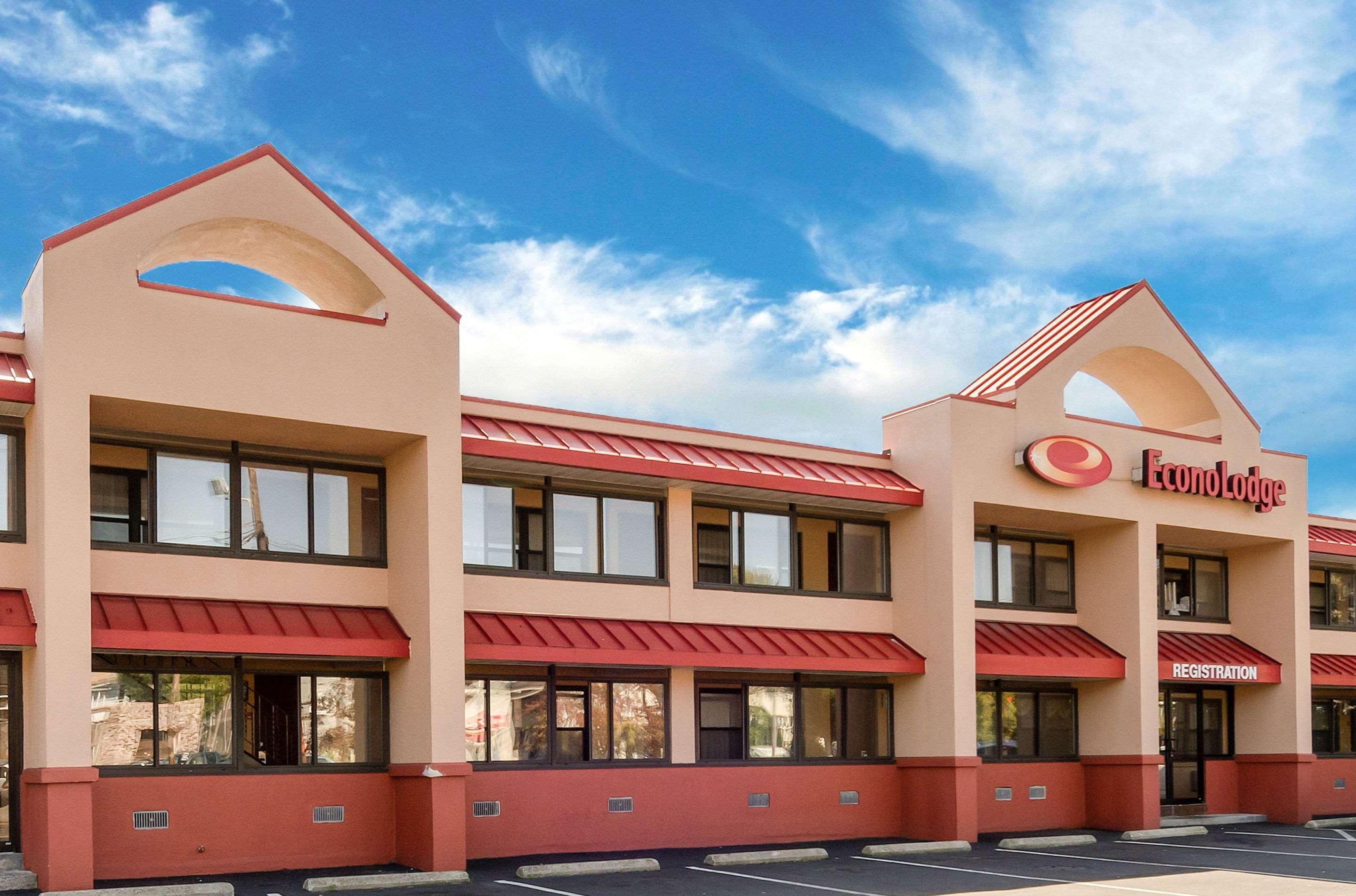 Econo Lodge Boston-Malden Bagian luar foto