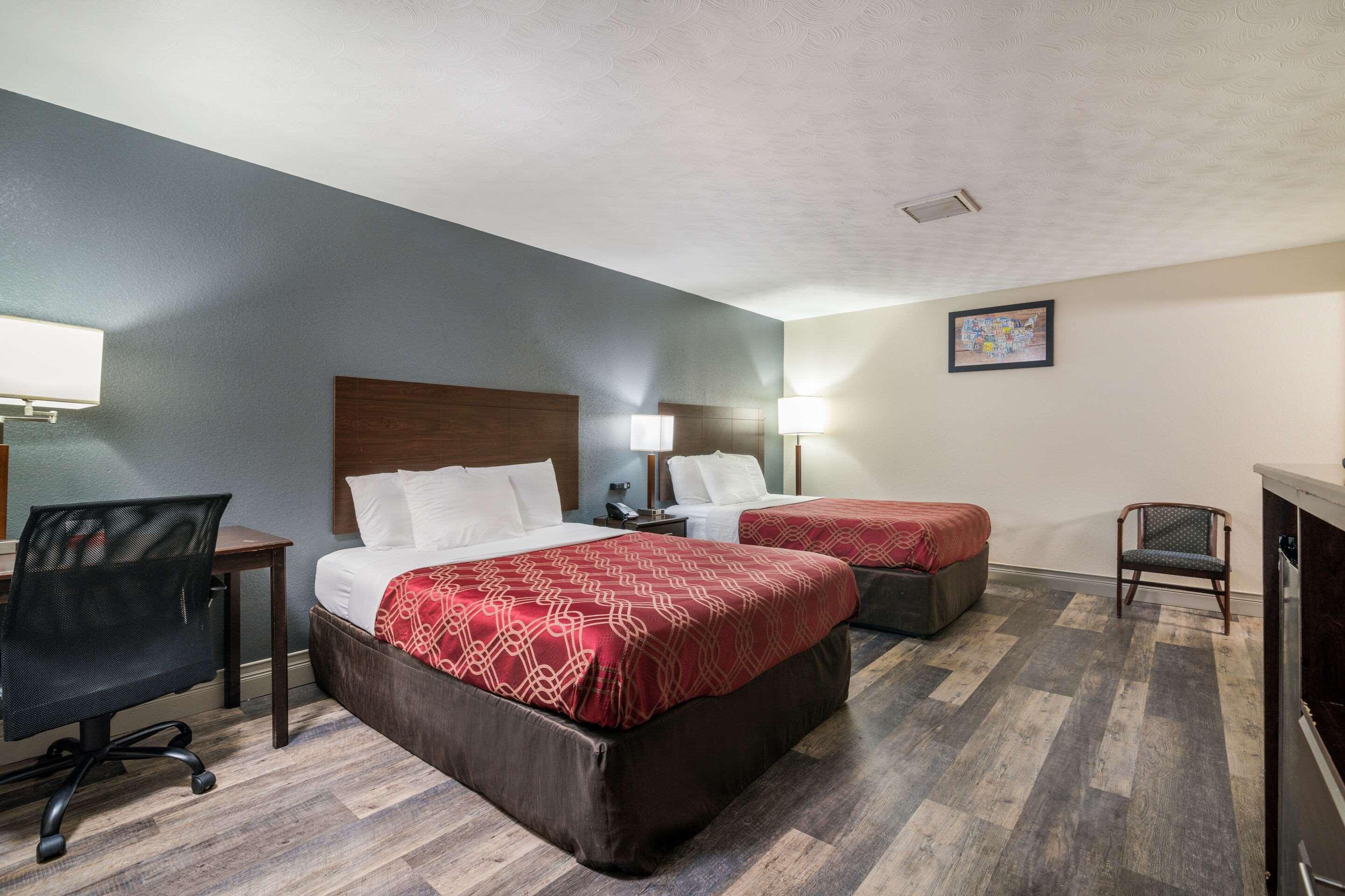 Econo Lodge Boston-Malden Bagian luar foto
